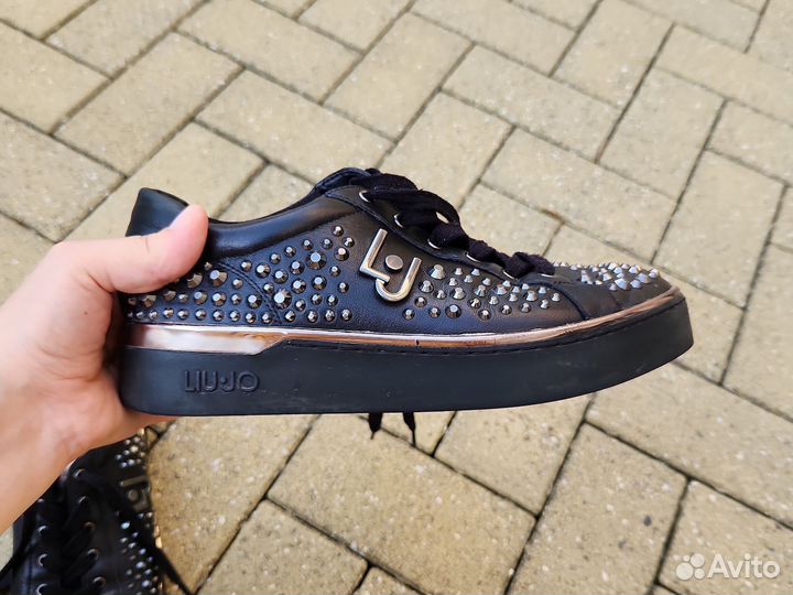 Кроссовки женские