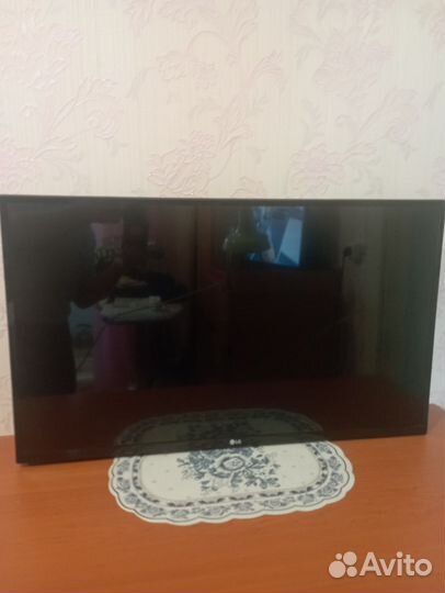 Телевизор на запчасти LG 32 lj500u