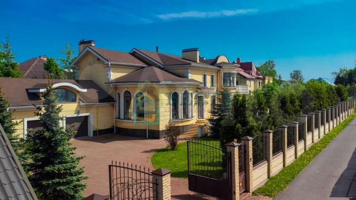 Дом 489,5 м² на участке 17,9 сот.