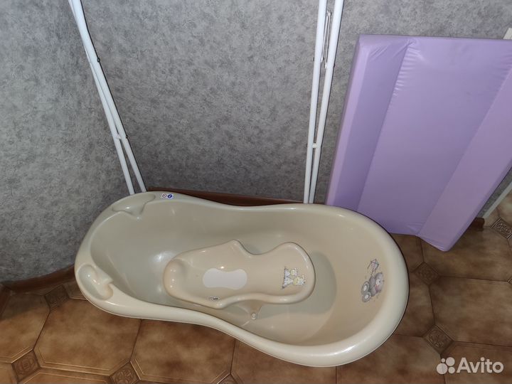 Ванночка для купания с горкой и пеленальник