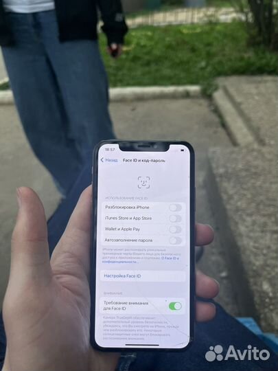 iPhone Xs, 64 ГБ