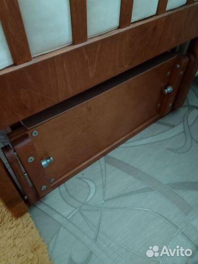 Детская кроватка с продольным маятником