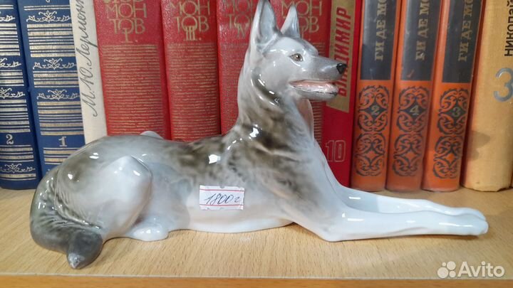 Статуэтка фарфор