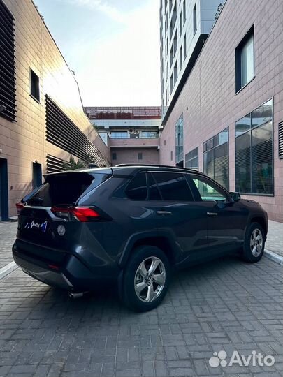 Toyota RAV4 2.5 AT, 2019, 43 200 км