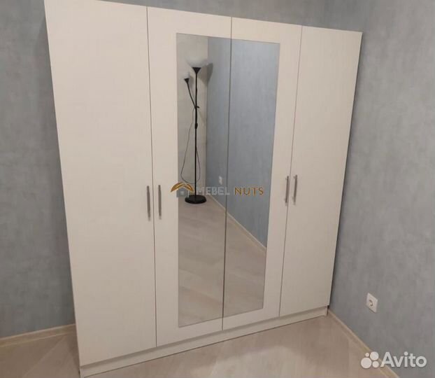 Шкаф распашной с зеркалом