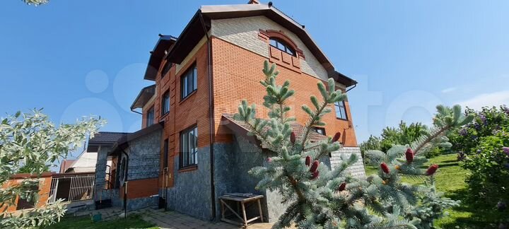 Дом 259,3 м² на участке 14,8 сот.