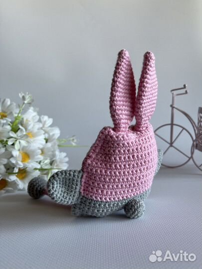 Вязаная игрушка ручной работы Зайка 24 см