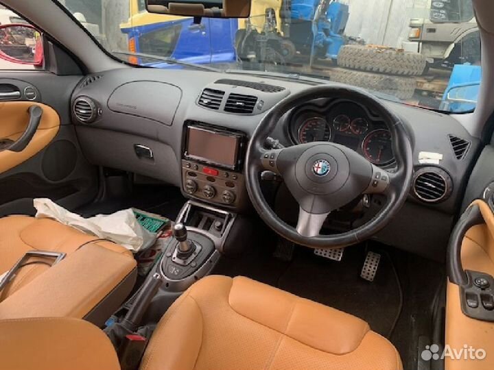 Стойка амортизатора 60696956 на Alfa Romeo Gt ZAR