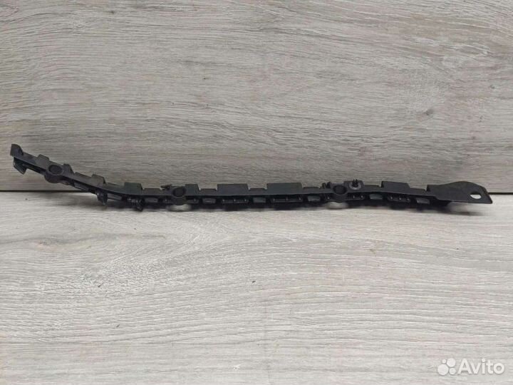 Кронштейн бампера Mercedes C W204