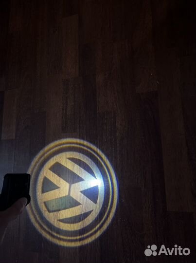 Светящиеся эмблема