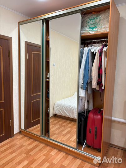 Шкаф купе бу с зеркальными дверьми