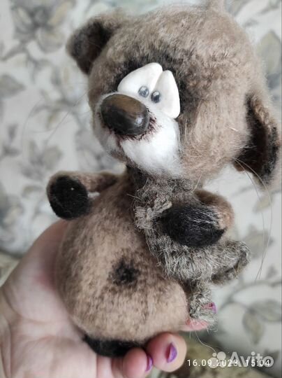 Две игрушки, связанных своими руками