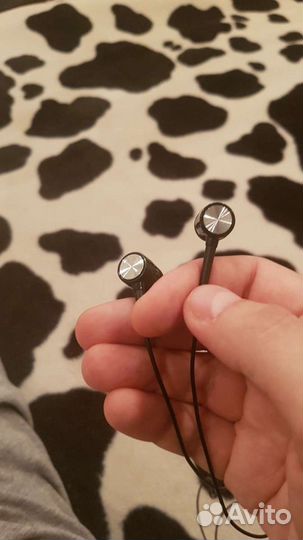 Продам наушники проводные новые затычки вакумные