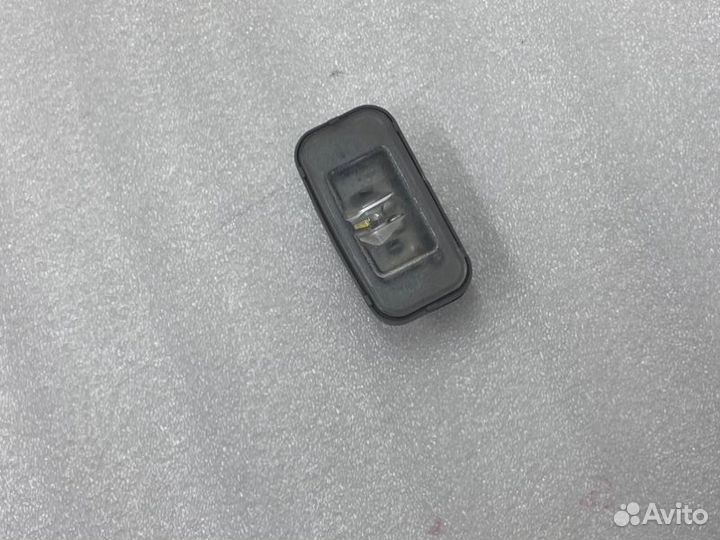 Плафон освещения номерного знака задний Toyota
