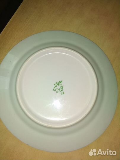 Тарелки и розетки из сервиза 