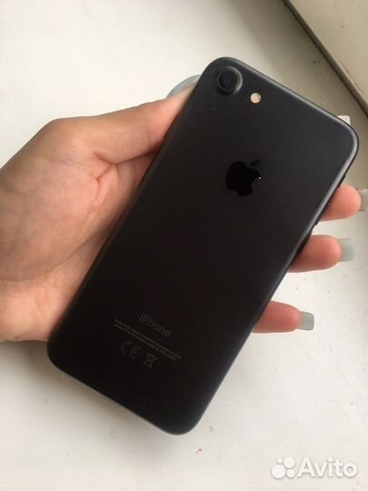 Телефон iPhone 7