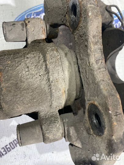 Суппорт тормозной передний левый Ford Focus 2