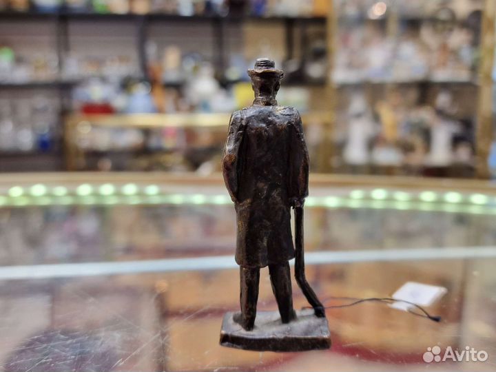 Бронзовая фигурка