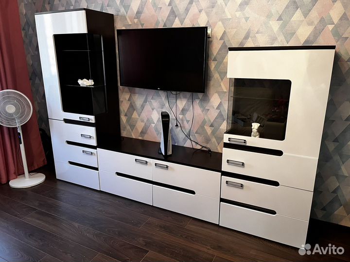 Стенка в гостиную