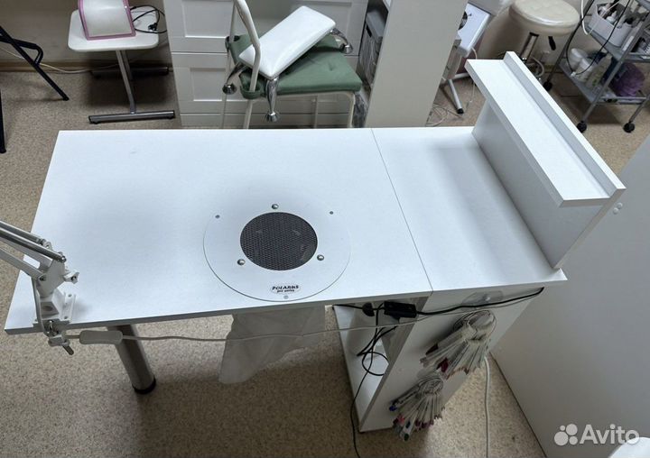 Маникюрный стол с вытяжкой