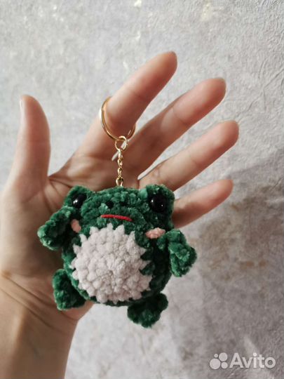 Вязаные игрушки,плюшевый брелок жабка