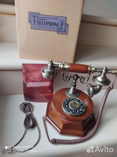 Телефон старинный новый дерево