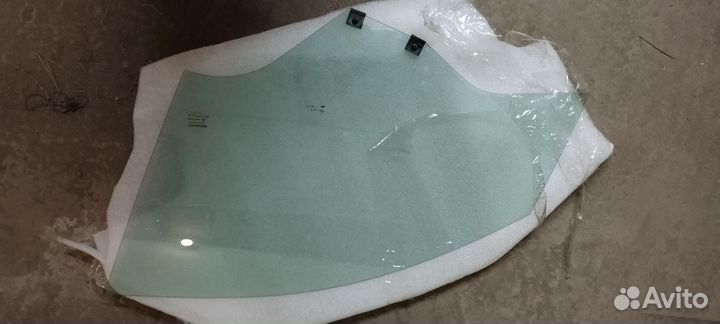 Рено Аркана левое водительское стекло 2019год