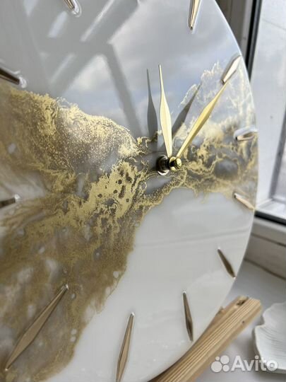 Часы настенные из эпоксидной смолы