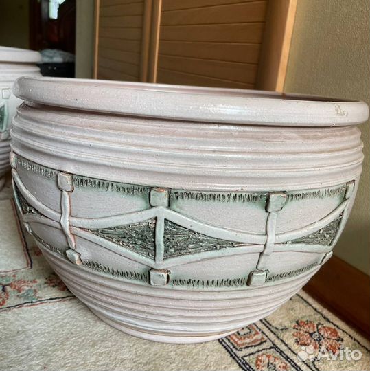 Большой керамический горшок для цветов