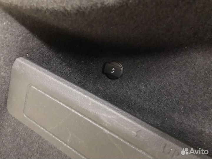 Правая обшивка багажника Passat B8 седан