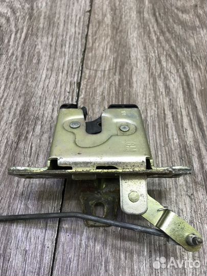 Замок крышки багажника задний Opel Vectra B