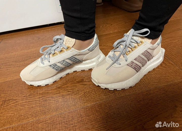 Оригинальные женские кроссовки Adidas Retropy