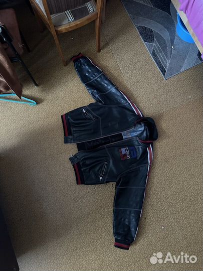 Кожаный бомбер с амерекнским флагом