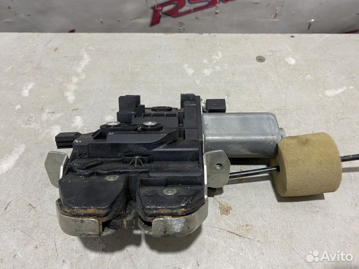 Замок багажника Mercedes-Benz S-Class W221