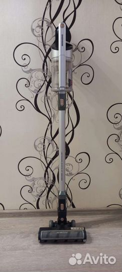 Пылесос вертикальный беспроводной redmond RV-UR379