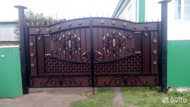 Кованые распашные ворота