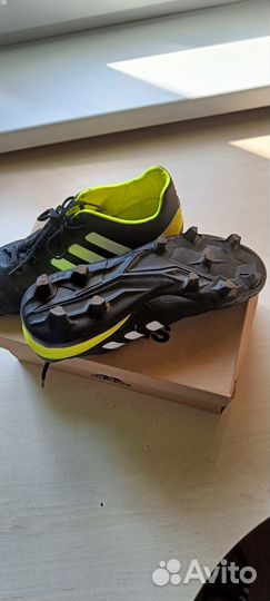 Футбольные бутсы adidas