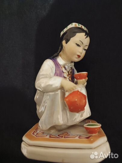 Узбечка с чайником дулево