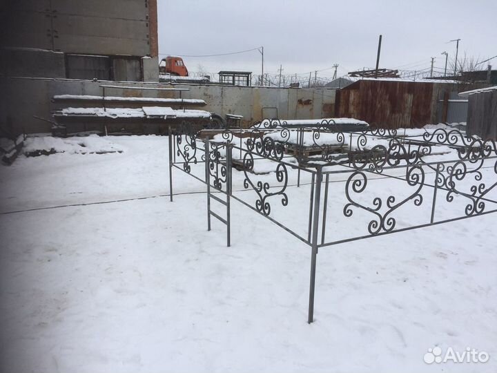 Оградки столики скамейки