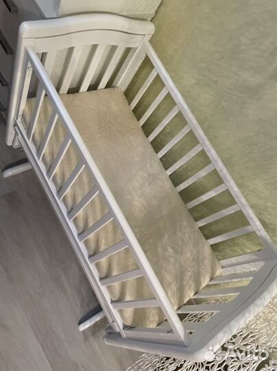 Кровать с поперечным маятником