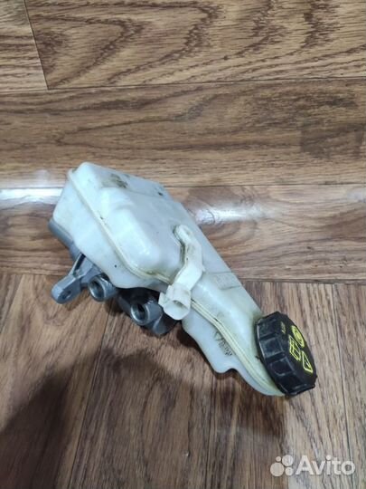 Главный тормозной цилиндр Ford Focus CB8 pnda 2014