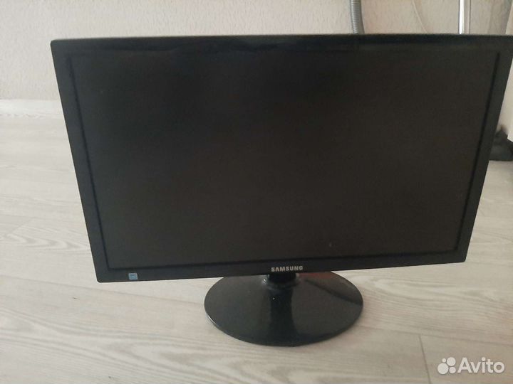 Монитор Samsung