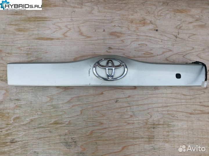 Ручка багажника Toyota Prius 2 NHW20 (2003 - 2011)
