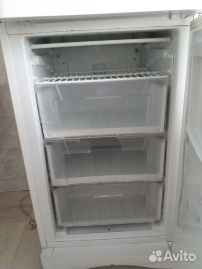Продам холодильник indesit