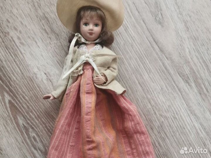 Куклы фарфоровые