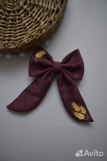 Бант с вышивкой