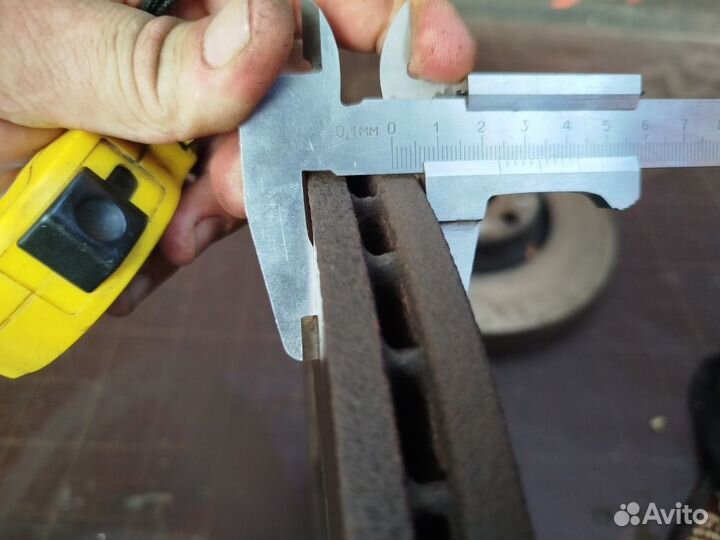 Тормозные диски переднее Audi A6 C5 ALF 2.4 2001