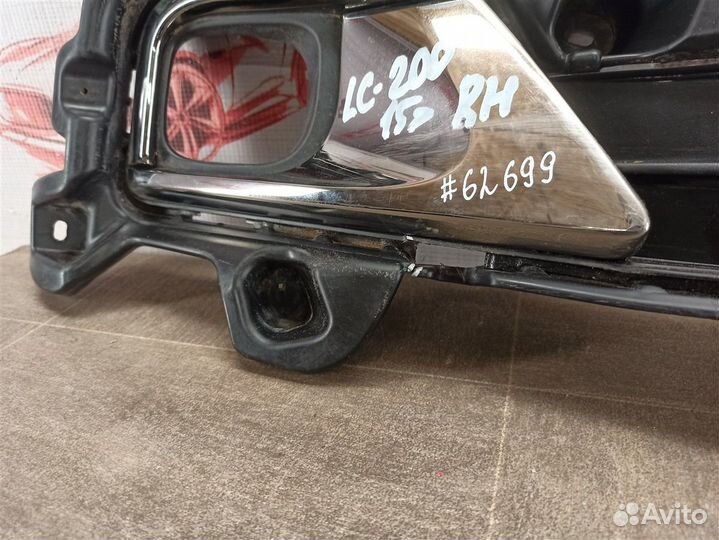 Решетка бампера переднего правая Toyota Land