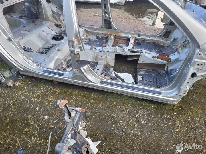 Порог правый на Nissan Primera P12