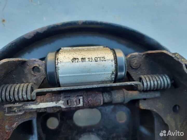 Щиток задней ступицы Форд Торнео Коннект